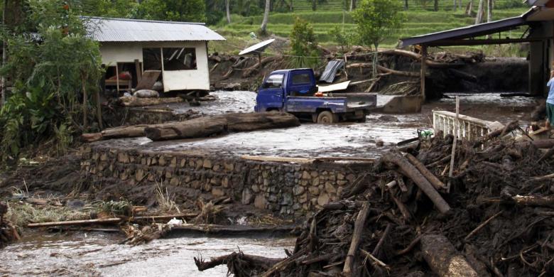 Korban Hanyut Banjir Bandang Mitra Belum Ditemukan